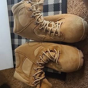 Vibram Boots size 10.5 men